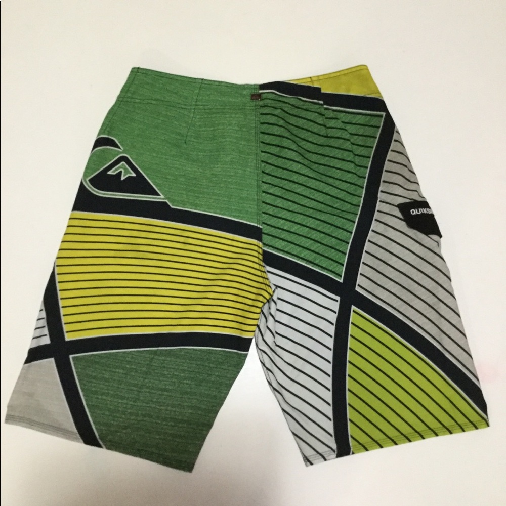 Quicksilver short